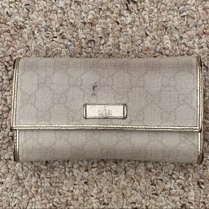 Gucci Signature White Wallet